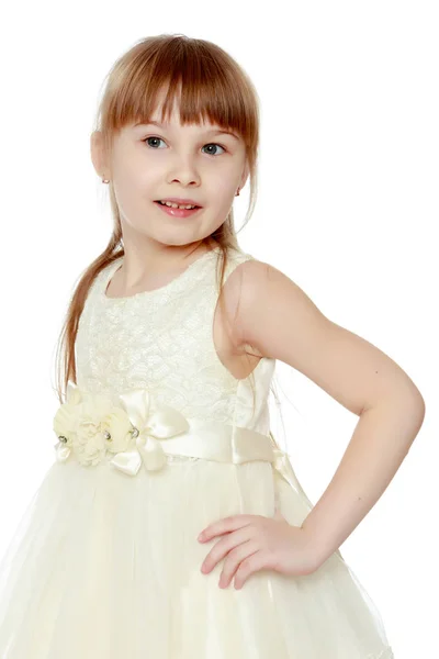 Модная маленькая девочка в платье — стоковое фото