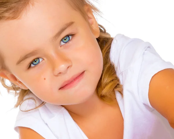 Portret van een klein meisje close-up. — Stockfoto