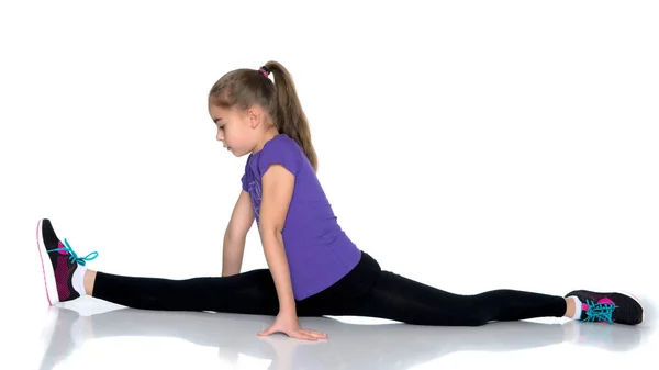 Girl gymnast perform the twine exercise. — Stock Photo, Image