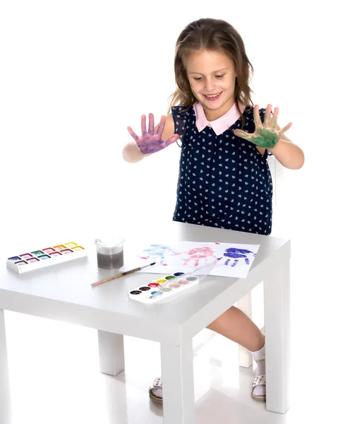 The little girl got dirty with the paints. — Stock Photo, Image