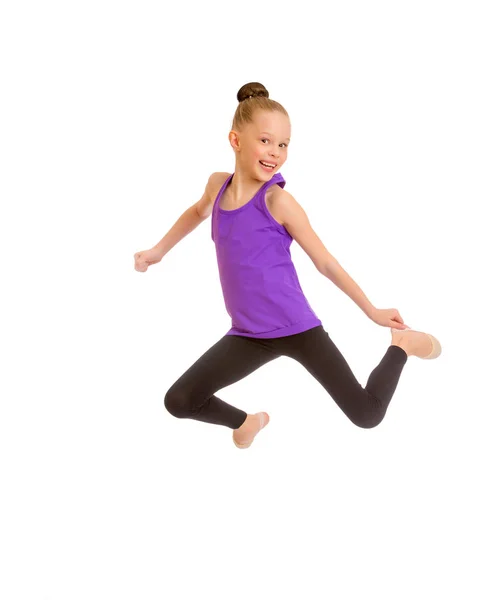 Dziewczynka gimnastyczka skoki. — Zdjęcie stockowe