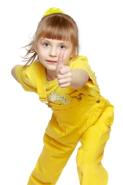 Meisje met een korte pony op haar hoofd en de heldere gele overall. — Stockfoto