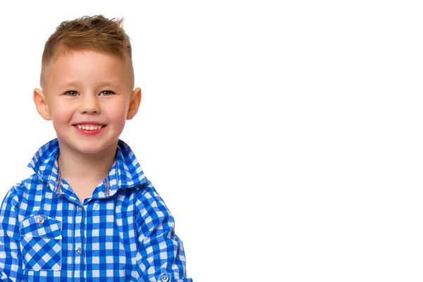 De kleine jongen glimlacht. Portret. — Stockfoto