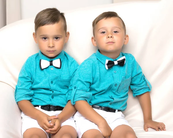 Två sorgliga Gemini pojkar — Stockfoto