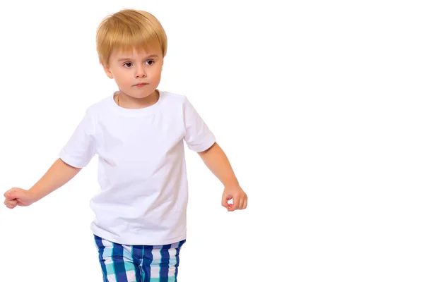 Un ragazzino con una maglietta bianca . — Foto Stock