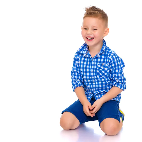 Knappe jongen lachen. — Stockfoto