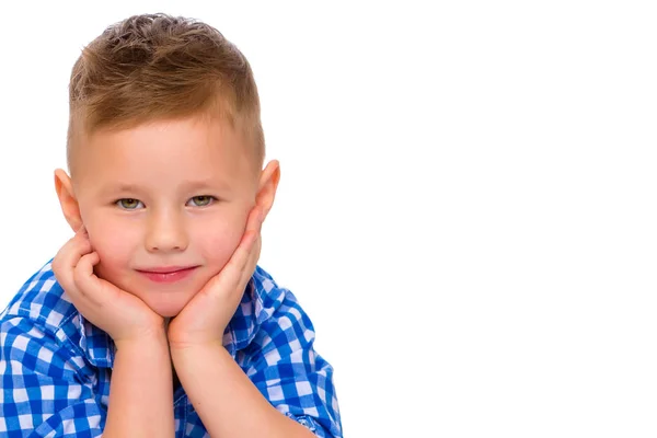 De kleine jongen glimlacht. Portret. — Stockfoto