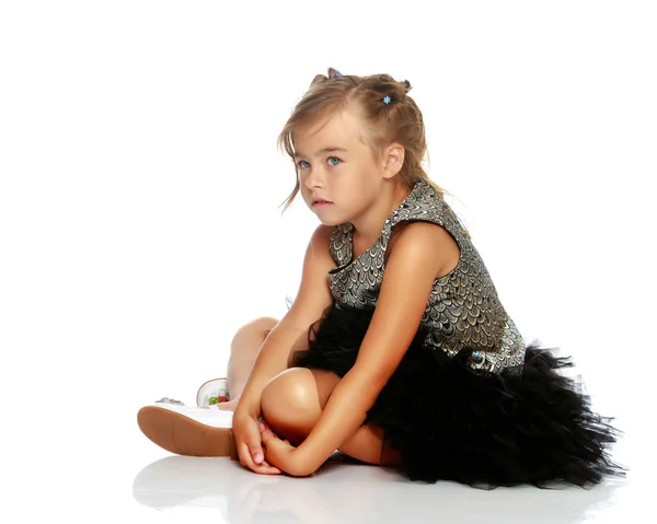 Little girl is sitting on the floor. — Stock Photo, Image