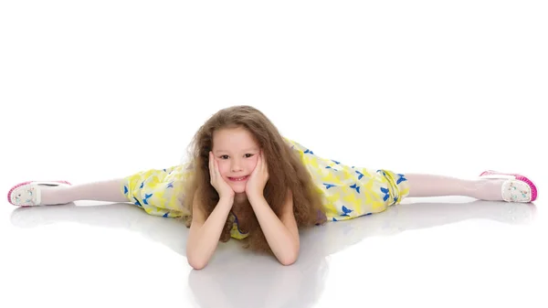 Flicka gymnast utföra garnträning. — Stockfoto
