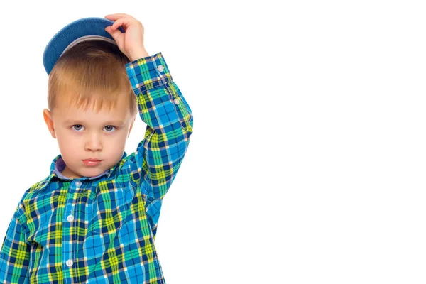 Liten pojke leenden. Porträtt. — Stockfoto