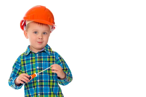 Le petit garçon dans le casque du constructeur . — Photo