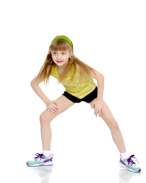 A ginasta se prepara para realizar o exercício . — Fotografia de Stock