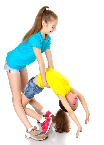 Gimnastycy dziewczyny rozgrzać. — Zdjęcie stockowe