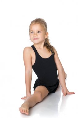 Küçük kız sicim yapıyor