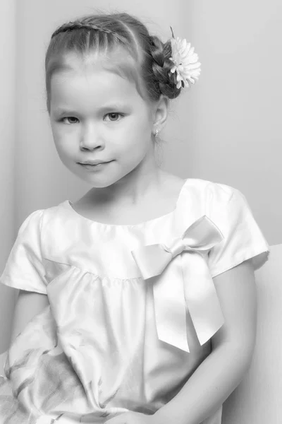 Retrato de una niña de cerca. — Foto de Stock