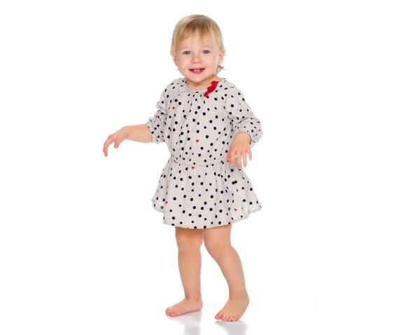 Милая маленькая девочка в коротком платье
.