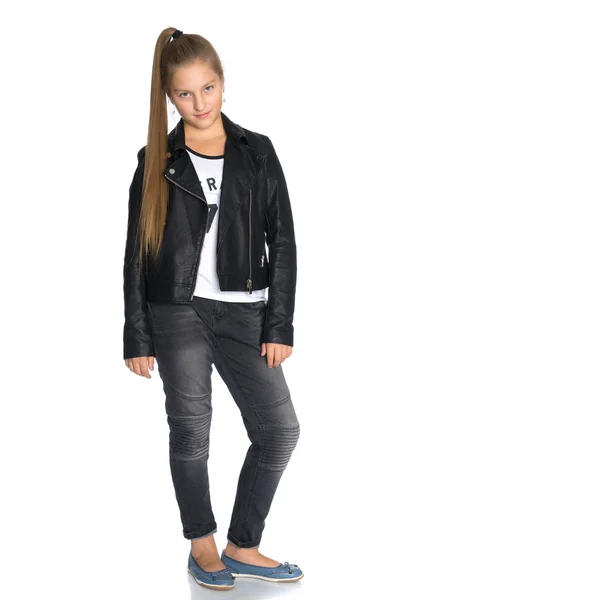 Ein Teenager in Lederjacke und Jeans. — Stockfoto