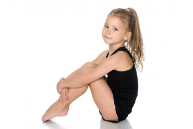 Jimnastikçi egzersizi yapmaya hazırlanıyor..