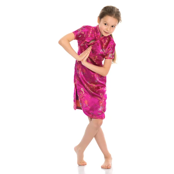 Bambina in un abito nazionale cinese . — Foto Stock