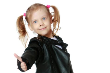 Küçük kız gesticulating.