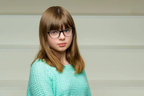 Menina bonita com óculos . — Fotografia de Stock