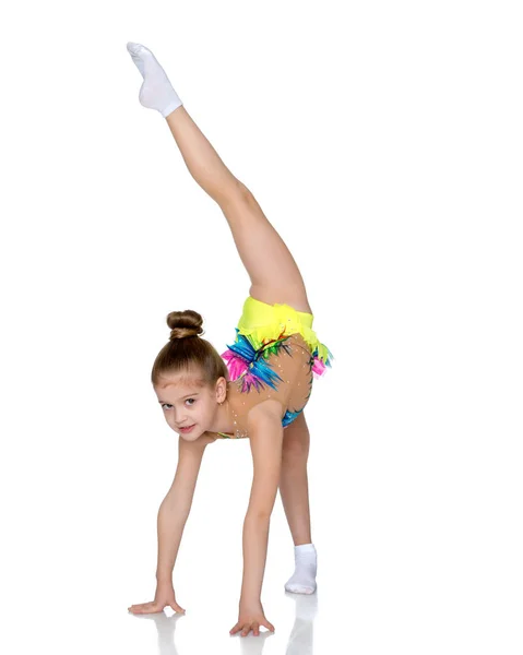 La ginnasta si bilancia su una gamba . — Foto Stock