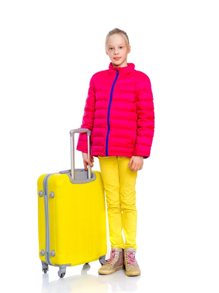 De Turner meisje met een grote koffer gaat naar de competitie. — Stockfoto