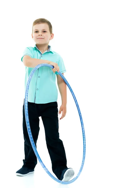 A little boy is playing with a hoop. — Stock Photo, Image
