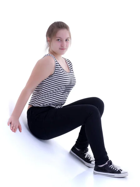 Hermosa adolescente de edad escolar posando en el estudio en un —  Fotos de Stock