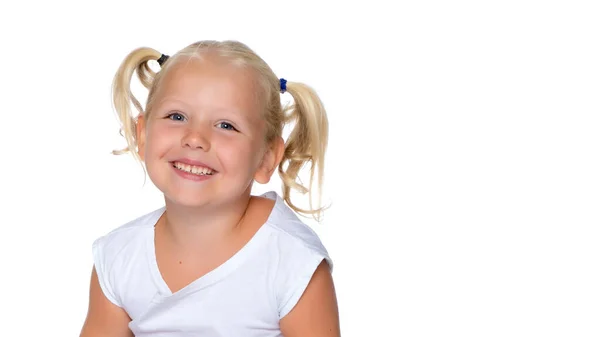 Retrato de uma menina close-up.Isolado no fundo branco. — Fotografia de Stock