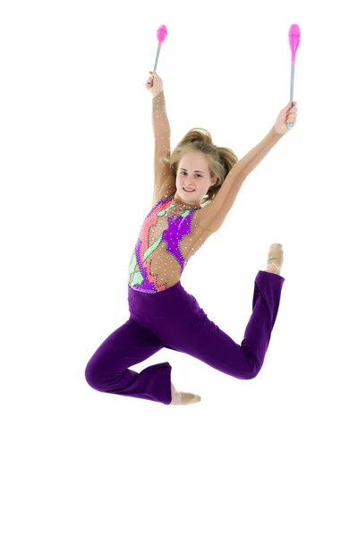 Una chica gimnasta realiza ejercicios con una maza. —  Fotos de Stock