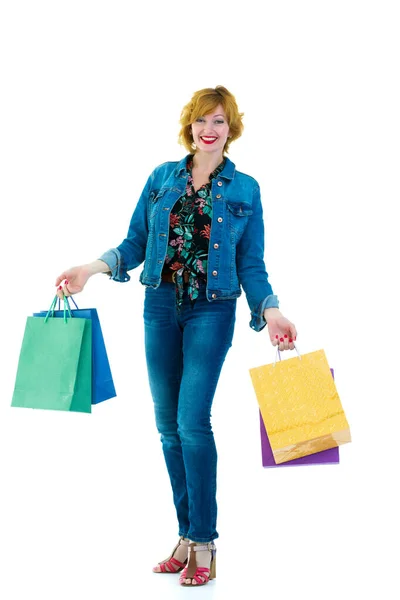 Una donna mano che trasporta un mucchio di borse della spesa isolate su bianco — Foto Stock