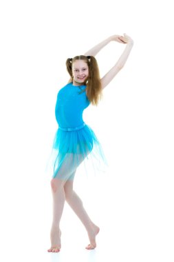 Jimnastikçi egzersizi yapmaya hazırlanıyor..