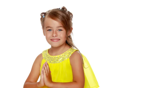 Retrato de una niña de primer plano.Aislado sobre fondo blanco. —  Fotos de Stock