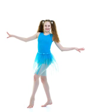 Jimnastikçi egzersizi yapmaya hazırlanıyor..