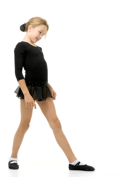 Linda niña gimnasta preparándose para realizar una difícil ex — Foto de Stock