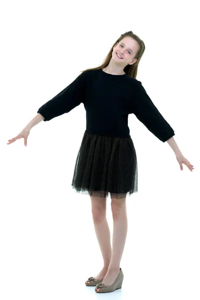 A beautiful little girl stands in the wind, her hair and clothes — Stock Photo, Image