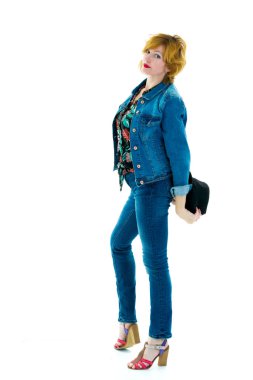 Şapkalı güzel bir kadın. Retro moda. Beyaz backgrou izole