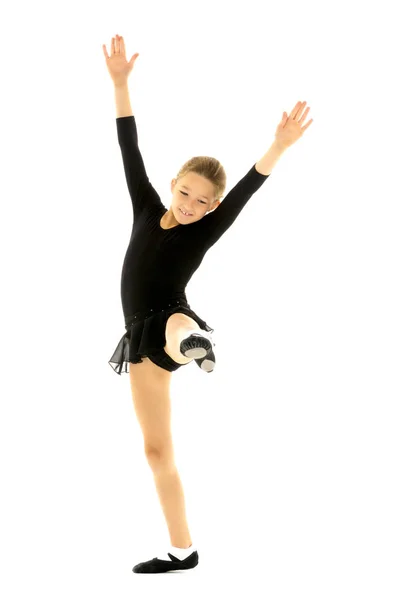 Schattig klein meisje gymnast klaar om een moeilijke ex uit te voeren — Stockfoto