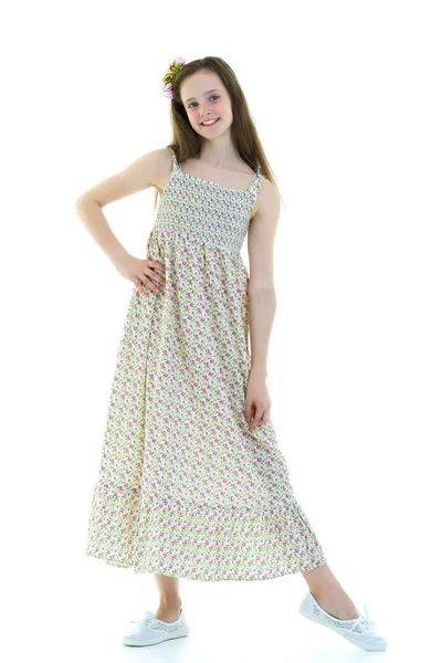 Uzun ipek saçlı güzel okul kızı..