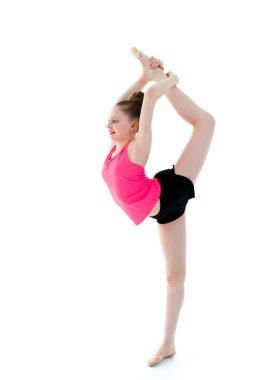 Tek ayak üstünde jimnastikçi dengeler.