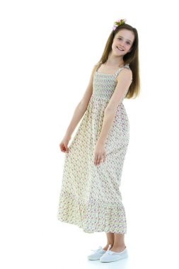 Uzun ipek saçlı güzel okul kızı..