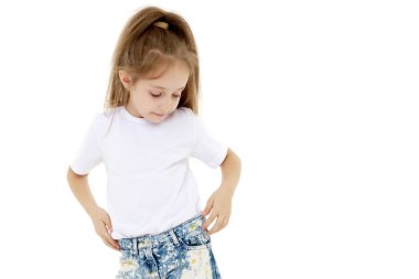 Reklam ve şort için saf beyaz tişört, küçük kız.