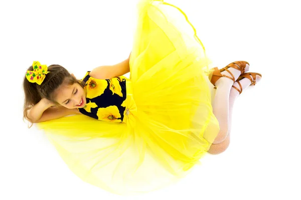 Little girl lies on the floor.Studio photo shoot on a white back — Stock Photo, Image