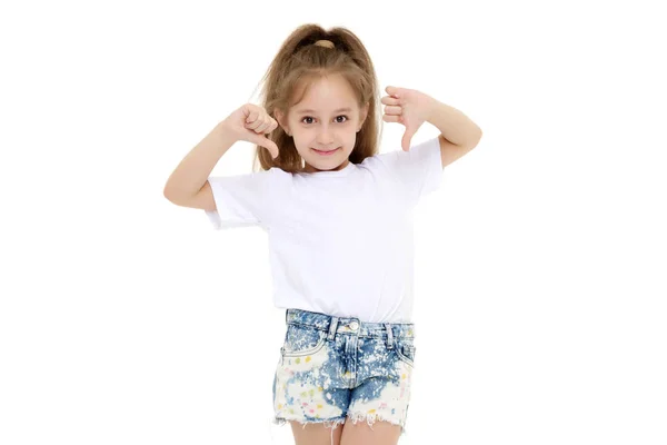 Bambina in t-shirt bianca . — Foto Stock