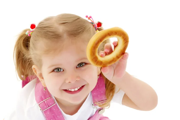 Eet een bagel meisje — Stockfoto
