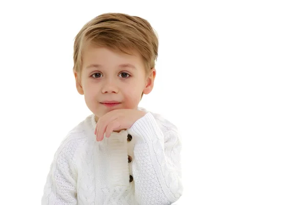 Le petit garçon fronça les sourcils. Isolé sur fond blanc . — Photo