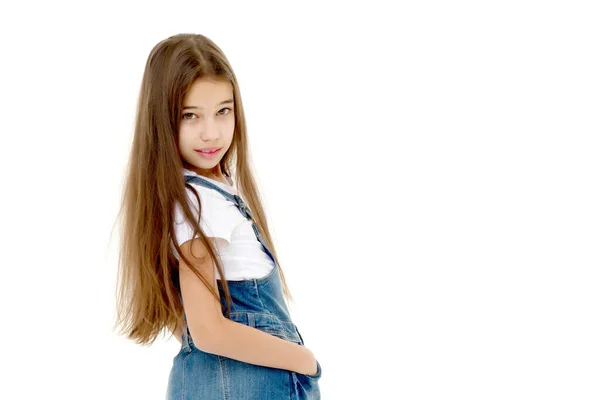 Menina em um vestido curto jeans. — Fotografia de Stock