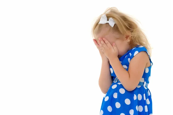 Het kleine meisje huilt.. — Stockfoto