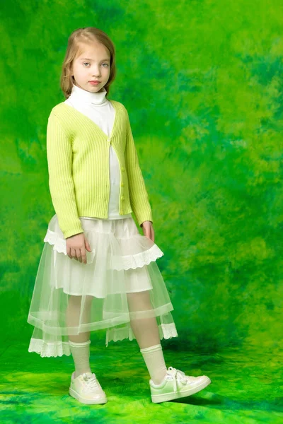 Elegant meisje in een jurk.Het concept van de jeugd mode. — Stockfoto